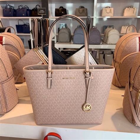 michael kors แบรนระด บไหน|micahel Kors ไทย.